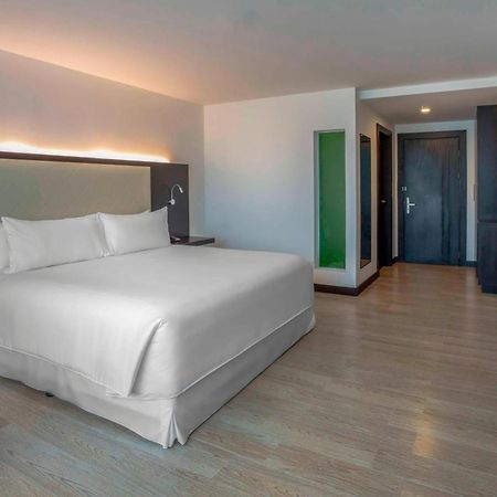 Four Points By Sheraton Cuenca Luaran gambar A room at the hotel