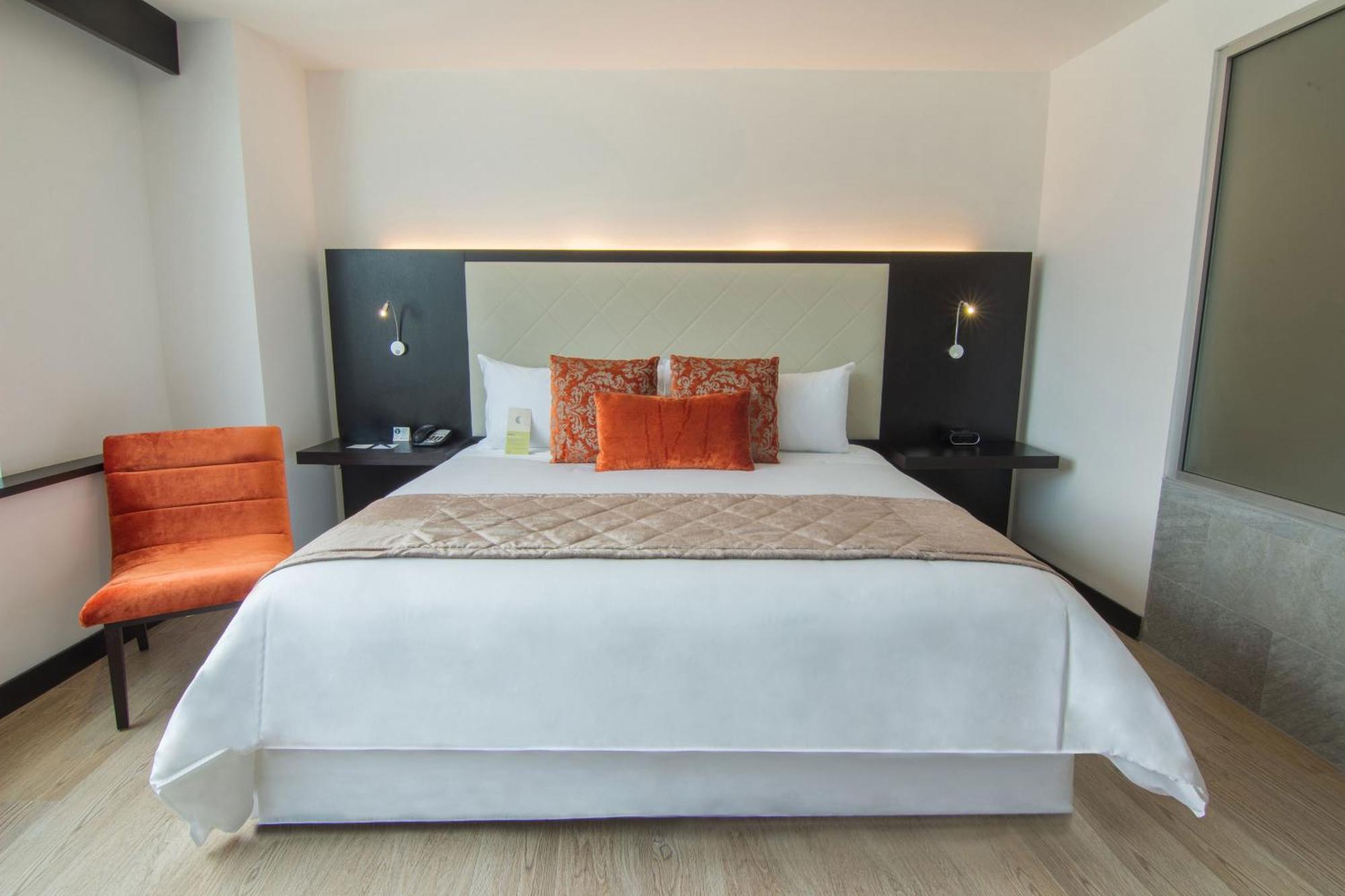 Four Points By Sheraton Cuenca Luaran gambar A bedroom at the hotel