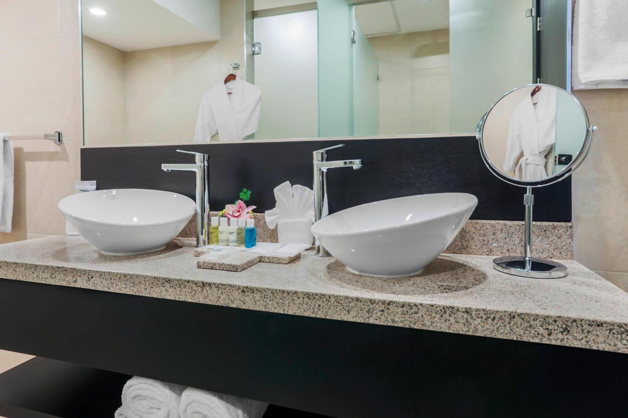 Four Points By Sheraton Cuenca Luaran gambar Bathroom