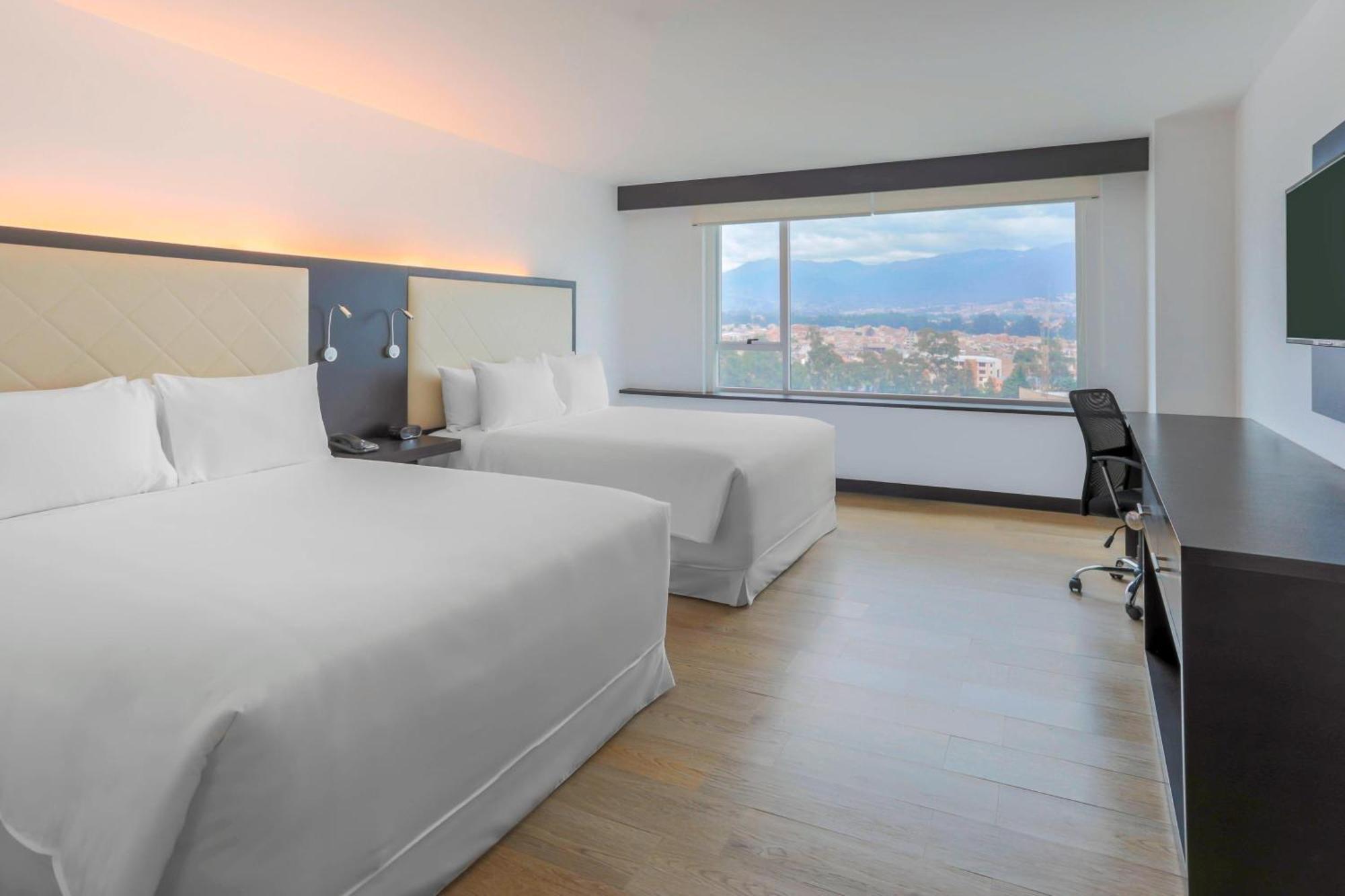 Four Points By Sheraton Cuenca Luaran gambar A room at the hotel
