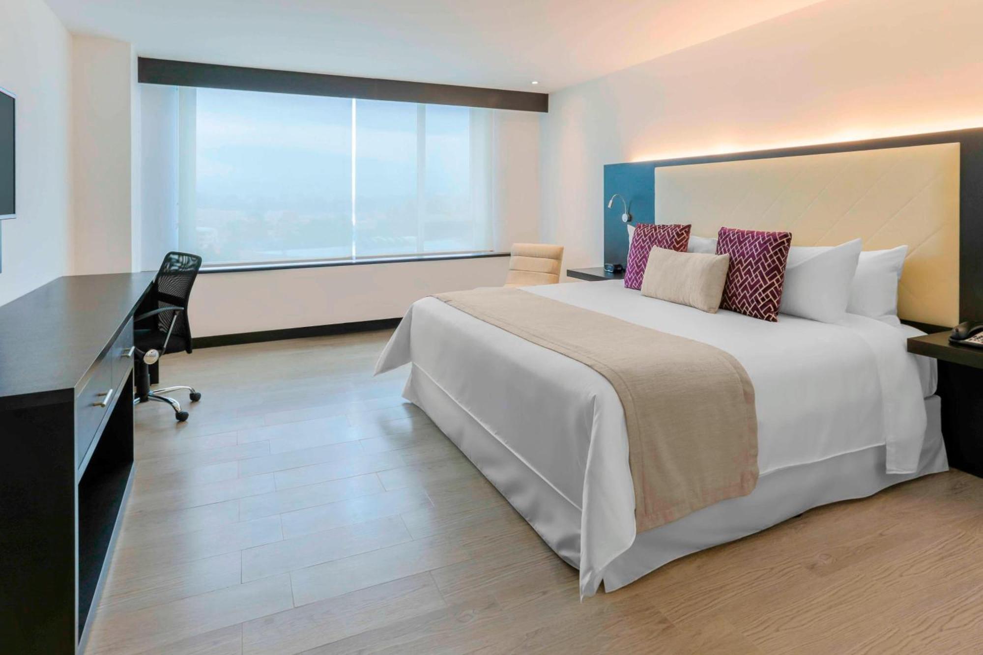 Four Points By Sheraton Cuenca Luaran gambar A room at the hotel